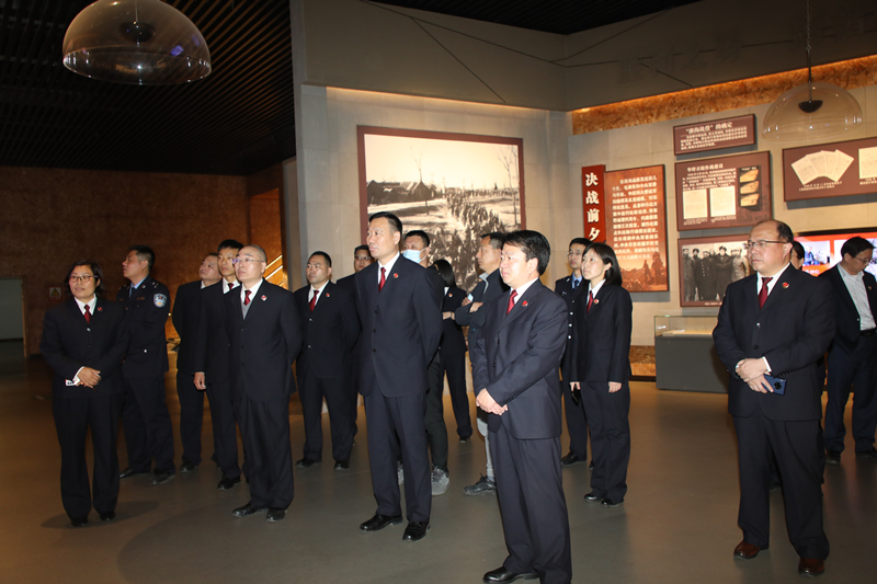 邳州市院组织班子成员和中层干部到碾庄烈士陵园开展党史学习教育